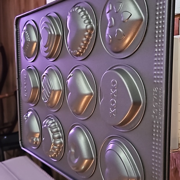 Sweet Creations 12 Cavity Heart Muffin Pan - Picture 2 of 2